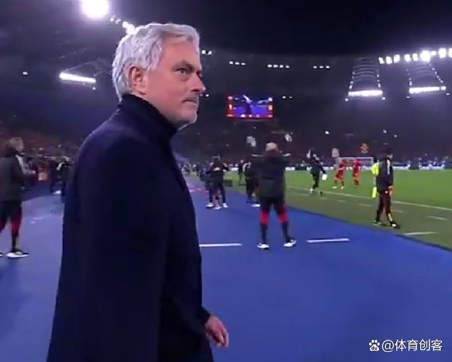 曼联遭遇连续平局，球队表现低迷的简单介绍