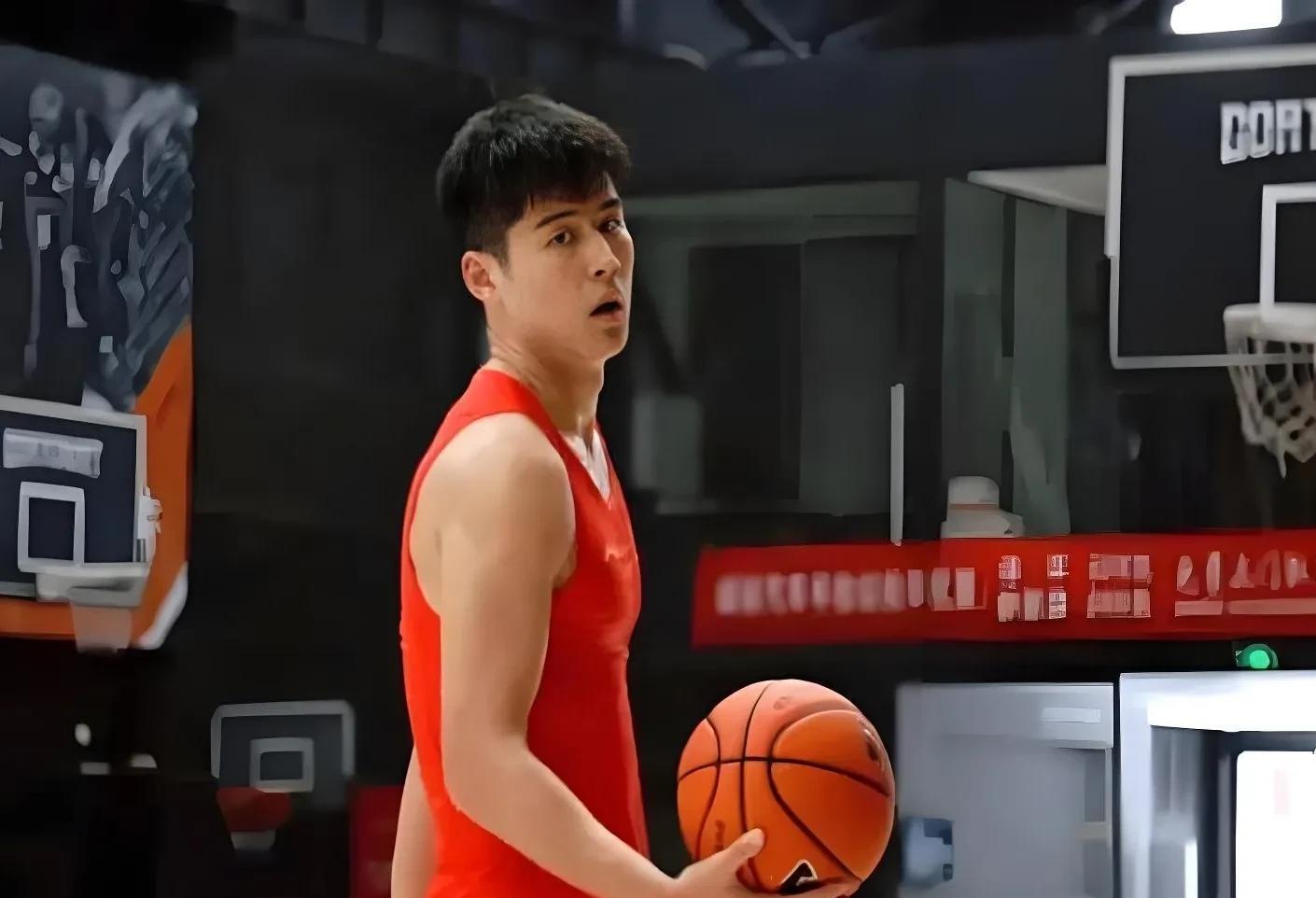 来了！挤走张皓嘉！广东男篮正式补强锋线三号位