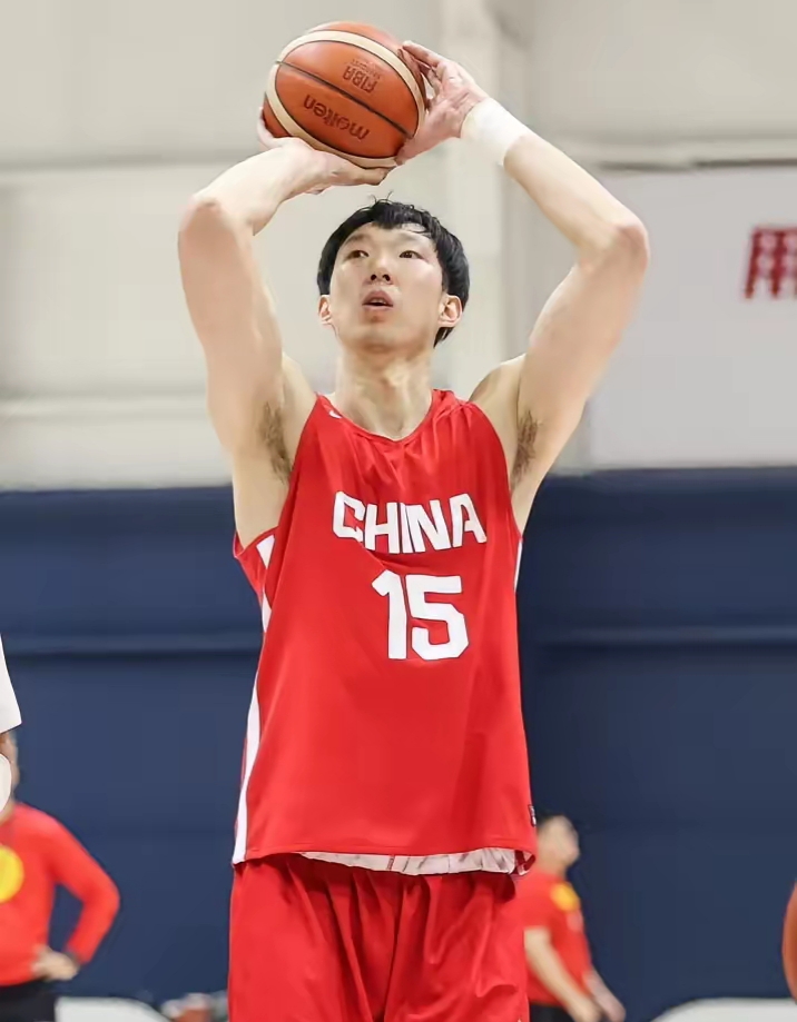 中国男篮NBA夏联集锦周琦17分9板，中国男篮胜黄蜂的简单介绍