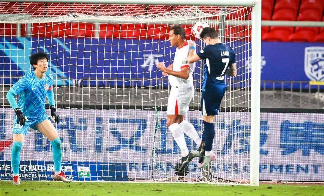包含3-1，山东泰山终结2连败，泽卡双响，36岁邓卓翔率队2连胜终结的词条