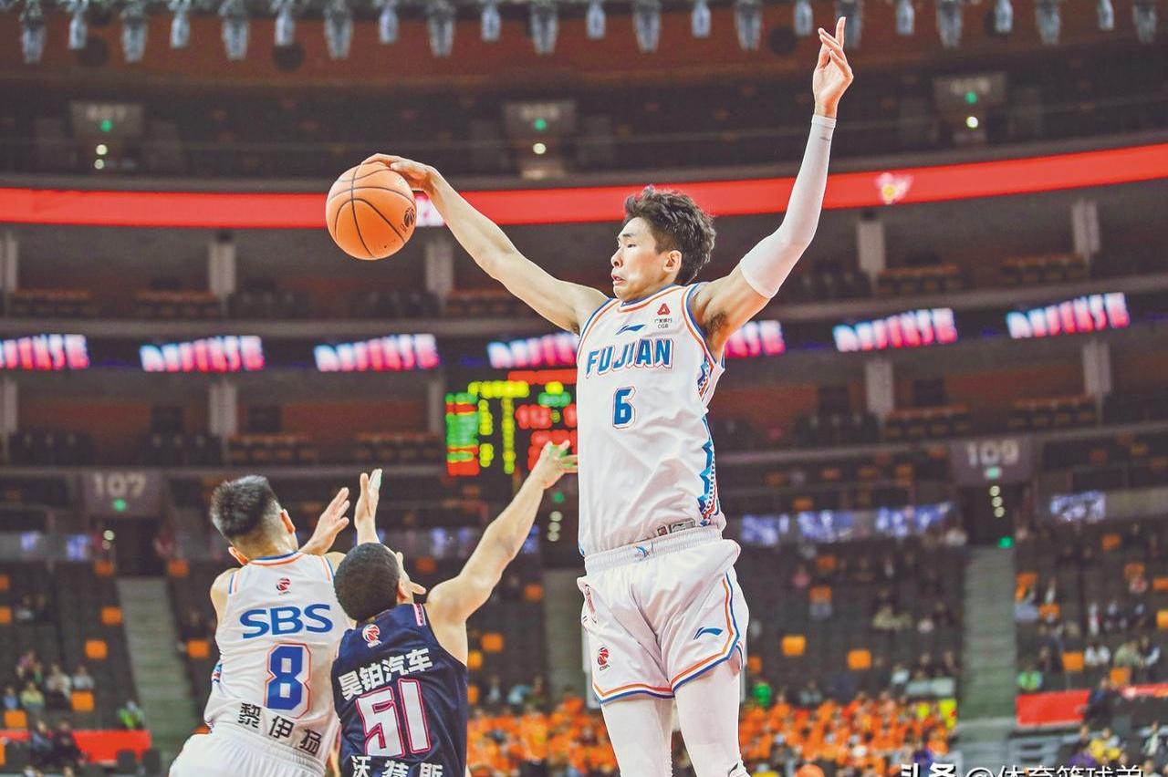 FIBA三篮官方晒精彩瞬间：这里是禁飞区，吴星锐献上空中封盖