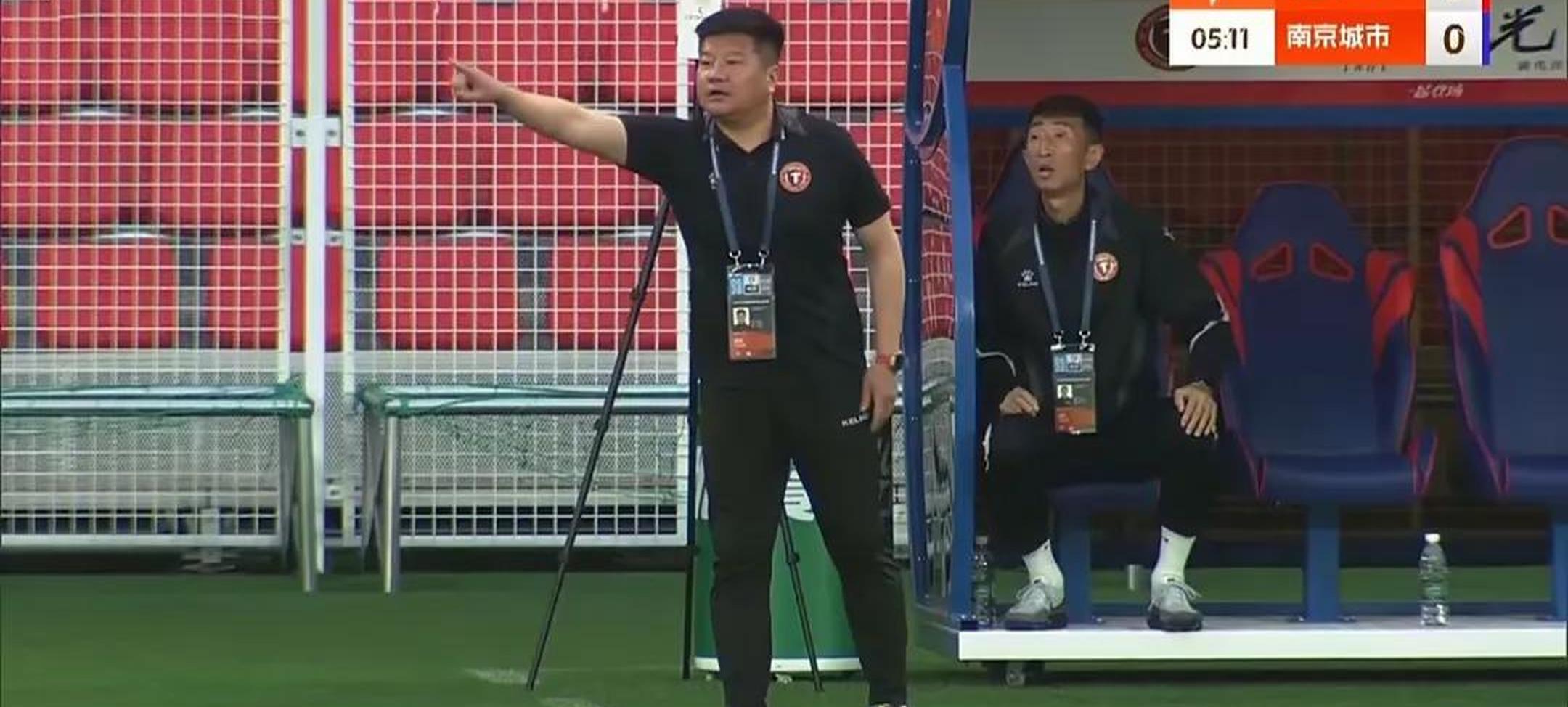 随着石家庄1-1，南通1-0，大连3-1南京，中甲最新积分榜