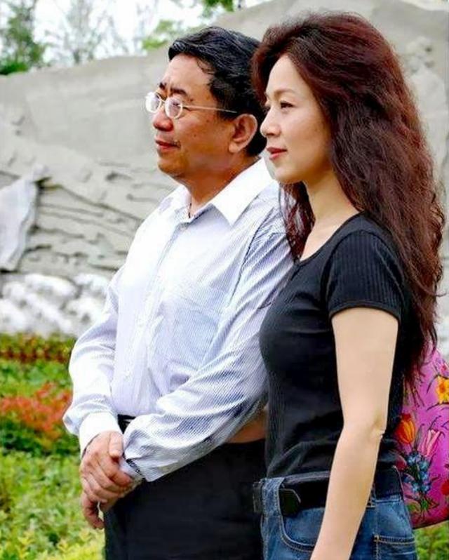 西班牙体育界痛失巨星：传奇记者'马诺莱特'的辉煌与告别