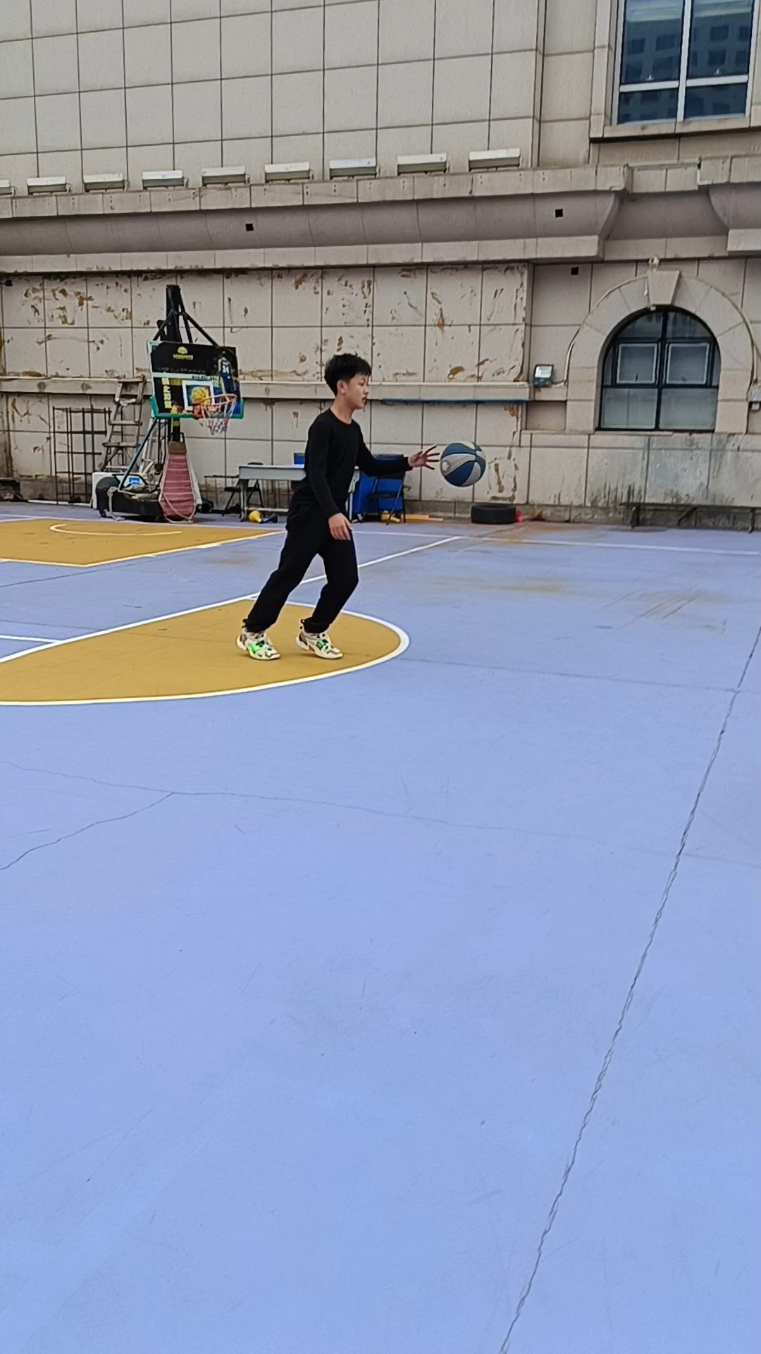 篮球风云再起，球场上的精彩瞬间令人惊艳