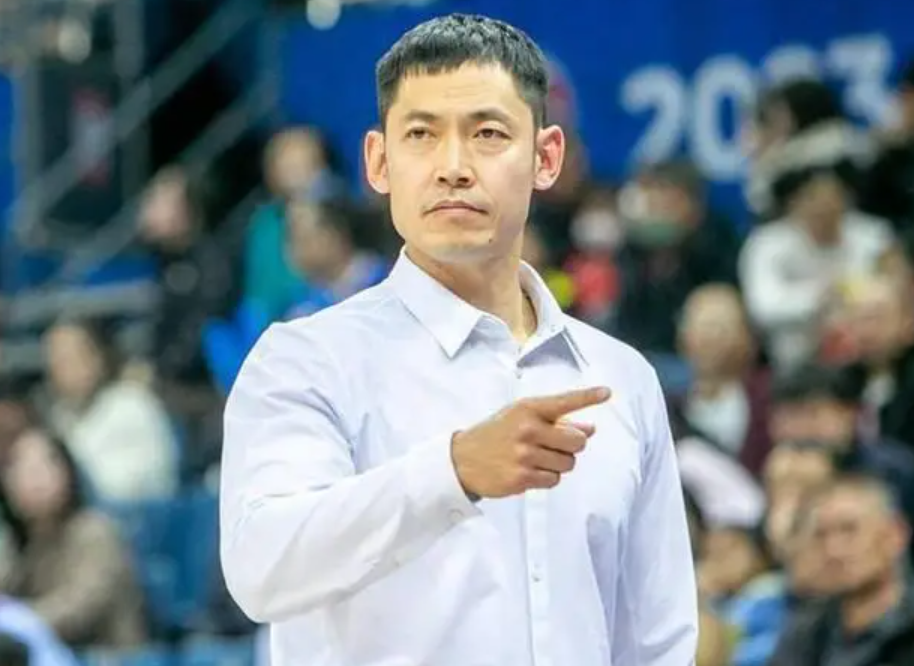 曝张庆鹏接替闵鹿蕾出任北控主帅休赛期将有球员变动