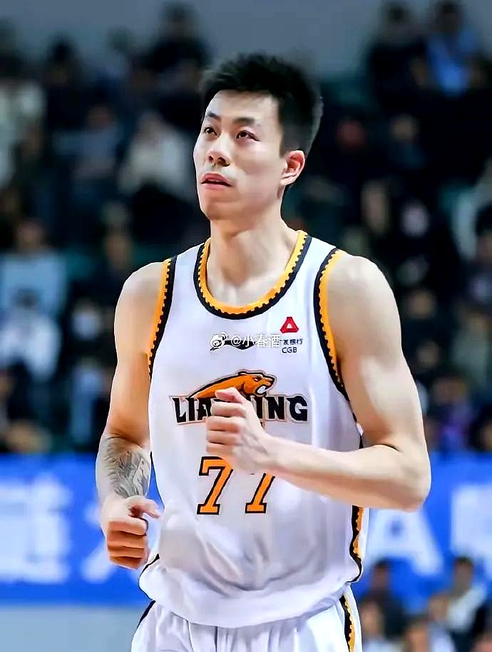 辽宁男篮大将郭延杰复出比赛，士气高昂