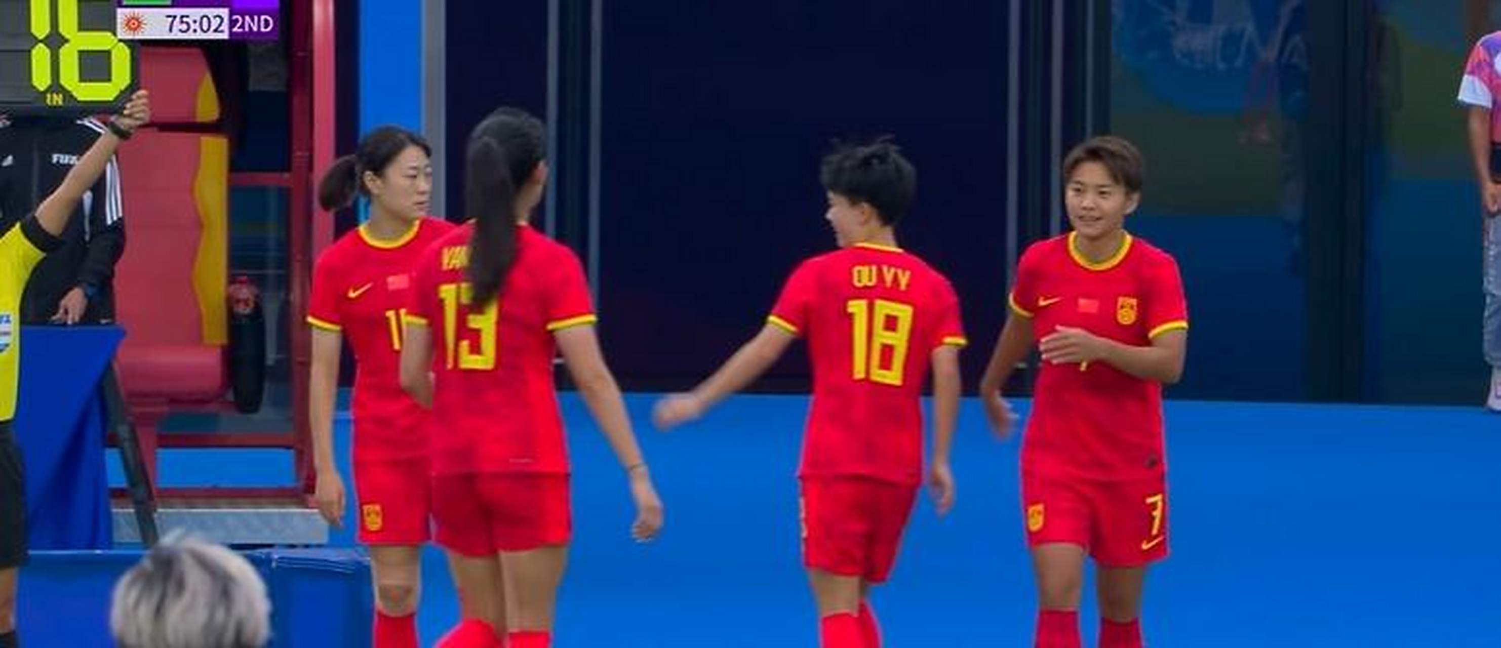 中国女足在比赛中展现出色实力
